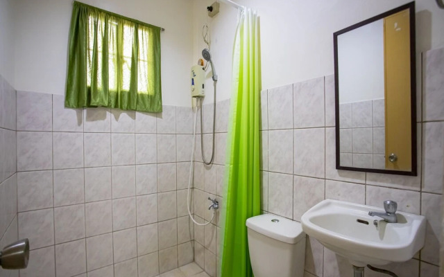 OYO 814 Laurien's Budget Hotel