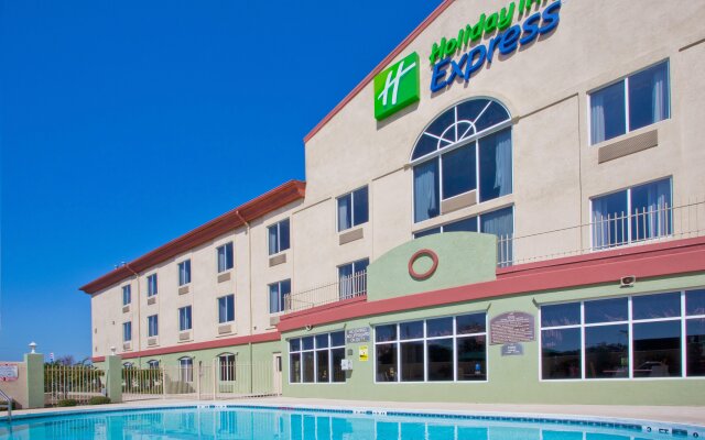Holiday Inn Express Hotel & Suites LIVE OAK, an IHG Hotel