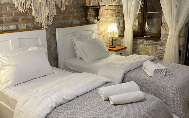 Ionia Liberty Stone Hotel