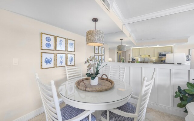 Cozy Beachfront Getaway With Pool and spa