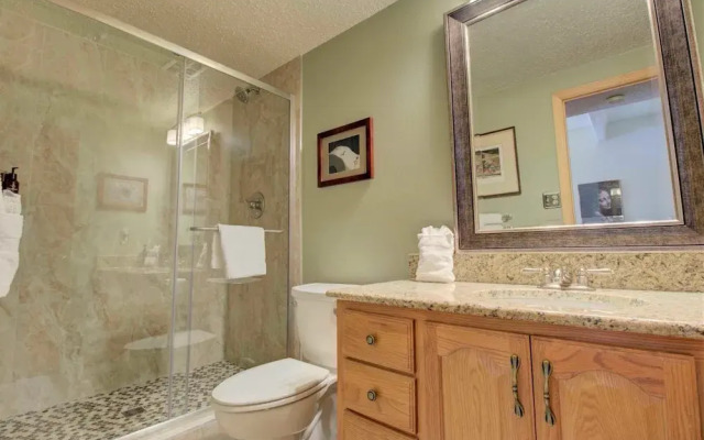 Alluring Lofty Condo In East Village - PG310 by RedAwning