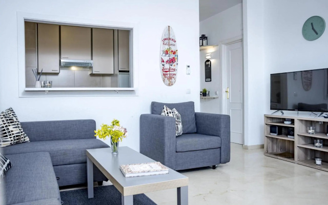 LL- Cozy apartment just next to the beach