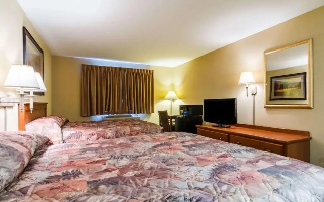 Super 8 by Wyndham Cozad