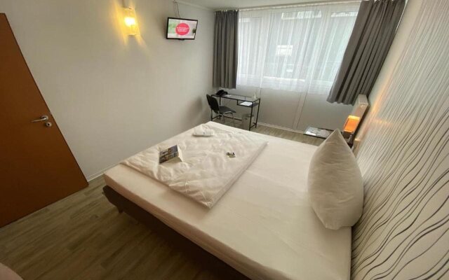 [Bee]Village Messehotel Hannover-Laatzen.