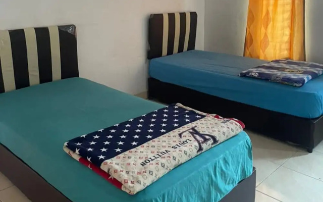 SPOT ON 93378 Lona Guest House SyariahNearScience Park Universitas Riau