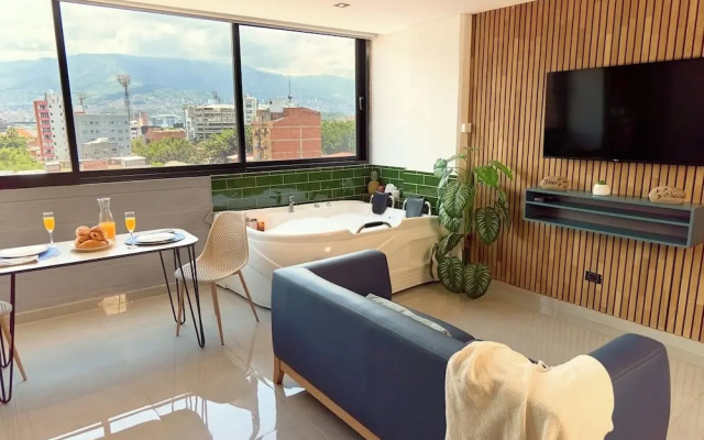 Rosa Negra Suite w/ Jacuzzi Near Stadium