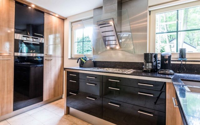 Luxurious Villa With Dishwasher, in the Nature of De Veluwe
