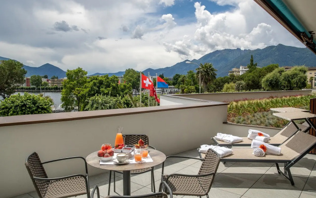 Hotel & LOUNGE LAGO MAGGIORE