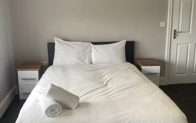 Extra Large Six Bed Six Bath Townhouse