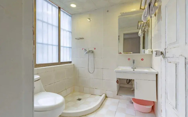 Hangzhou Kuku Hotel (Hangzhou East Railway Station West Square)