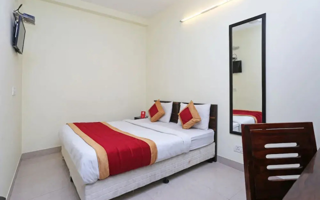Oyo 4930 Home Stay Em Residency