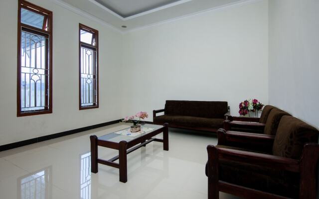 Pink's Guest House by OYO Rooms