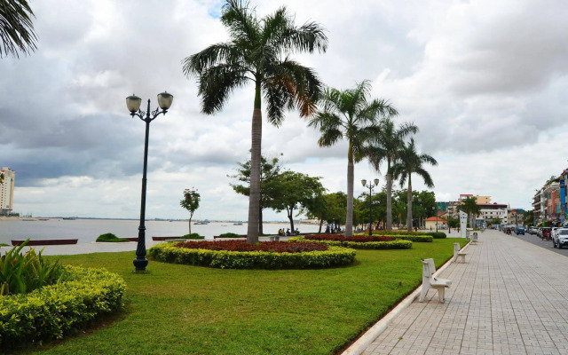 El Mundo Apartments