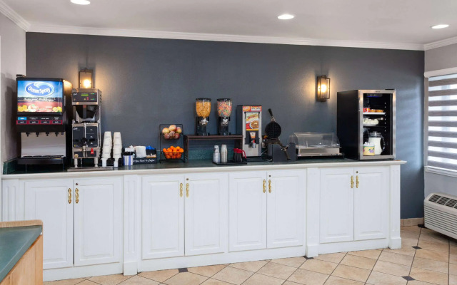 La Quinta Inn by Wyndham Cleveland Independence