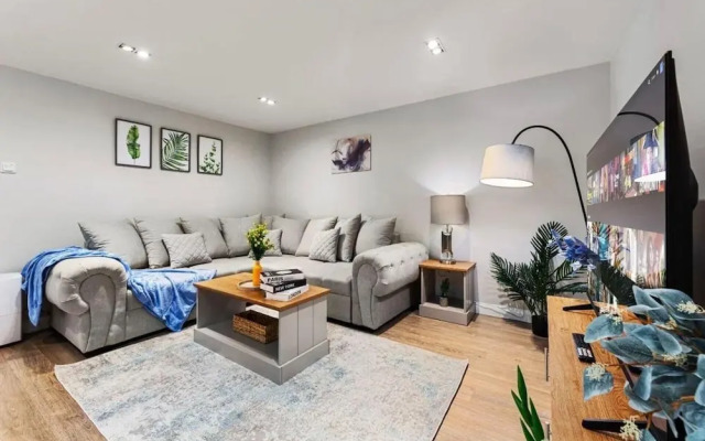 Modern Battersea Apartment - Sleeps 6 & Mini Bar