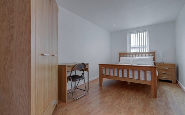 Bright & Modern 2-bedroom Flat - Sleeps 4