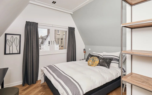 Damrak Short Stay Amsterdam