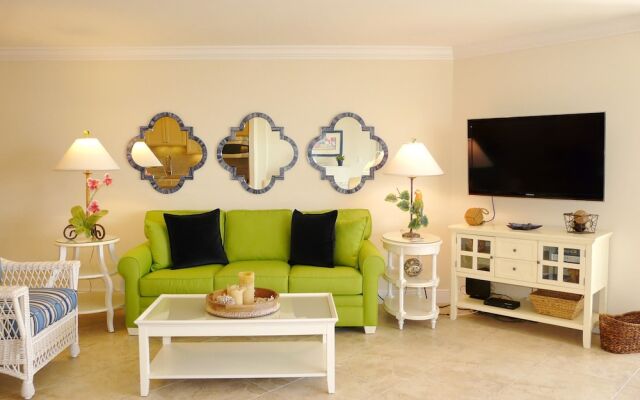 Cozy Beachfront Getaway With Pool and spa