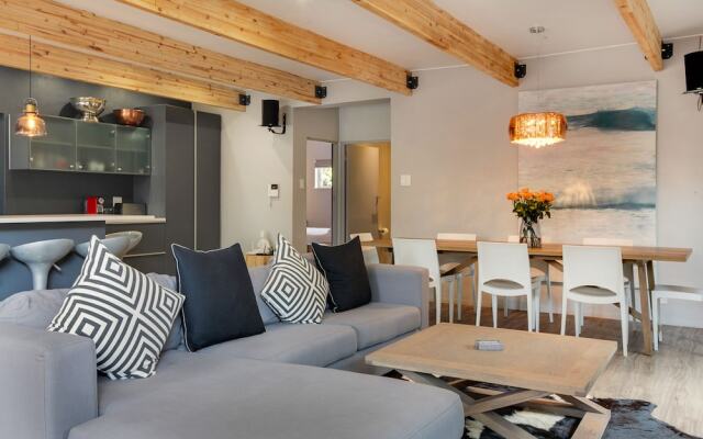 Long Beach Holiday House