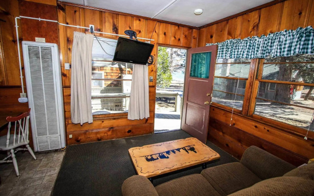 Shore Acres Lodge
