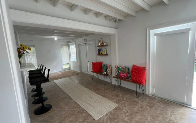 Entire Home in Biscayne Park
