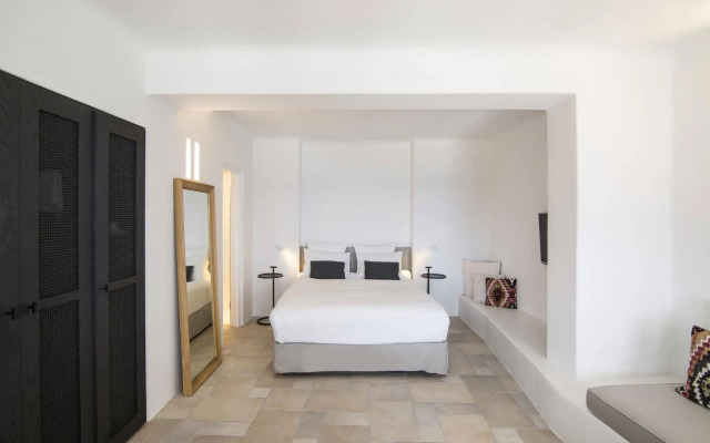 Porto Fira Suites