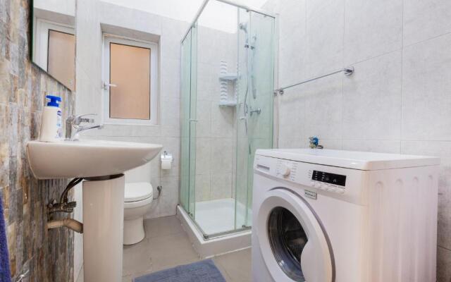 PC3- Centrally Located Apt-Close to University