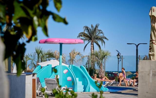 Fantasy studio- Spa n Pools beach resort