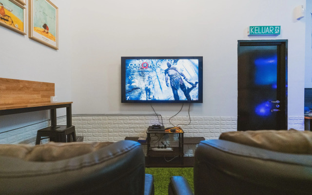 Hashtag Capsule Hostel