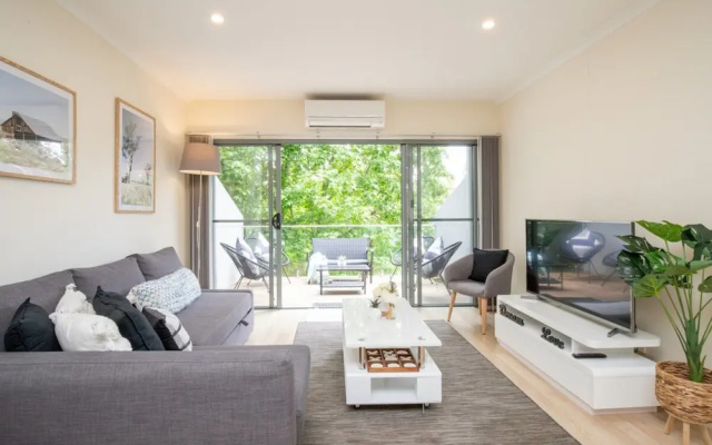 Generous 2-bed Townhouse With A Private Balcony – Guest Rooms – North Batemans Bay