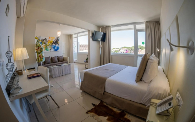 On Hotels Oceanfront - Adults Only