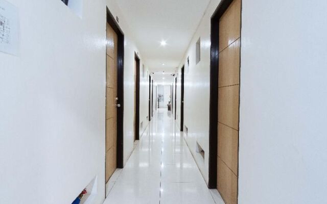RedDoorz Plus near Robinsons Place Manila