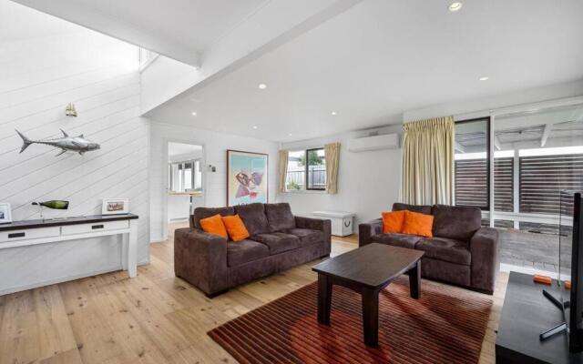 Iluka - coastal family living, only 700m to beach