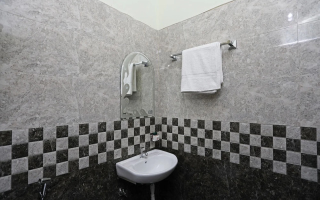 OYO 17293 Country Residency