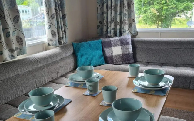 2 Bed Lodge - Sleeps 5 - Parking - Pets - Wifi