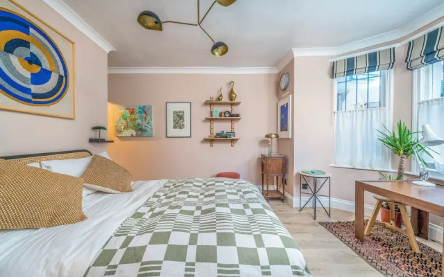 Charming Studio moments from Portobello