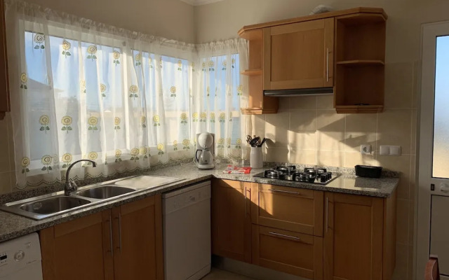 Charming 2-bed House in Ponta Delgada