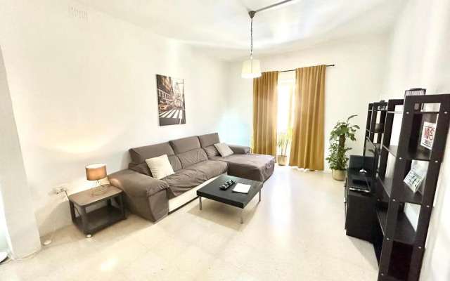St Julians - Balluta Bay large 3 bedroom apartment