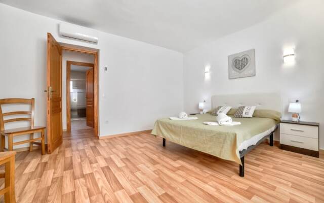 Villa - 4 Bedrooms with Pool and WiFi - 104984