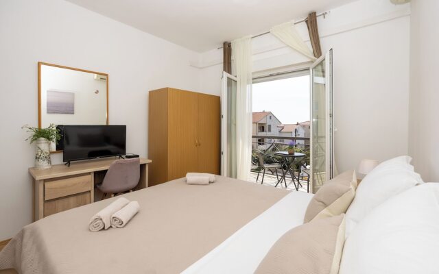 Double bed Room With Private Bathroom and Balcony