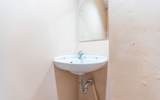 Ava Guest House by OYO Rooms