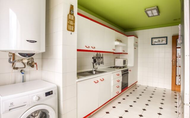 Cheerful Holiday Home in Santa Cruz near Sea Beach