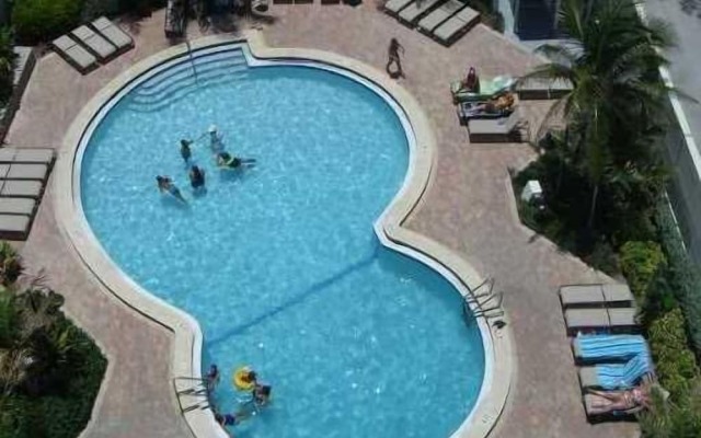 Beach Apartments Hollywood