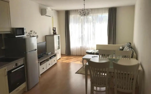 Amazing 2 bedroom apartment next to the beach