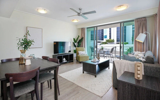 Apartment in the City with Pool and BBQ