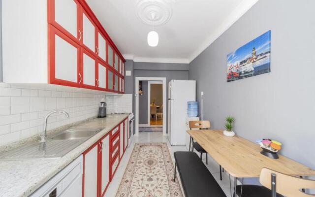 Central Flat Close to the Beach in Muratpasa