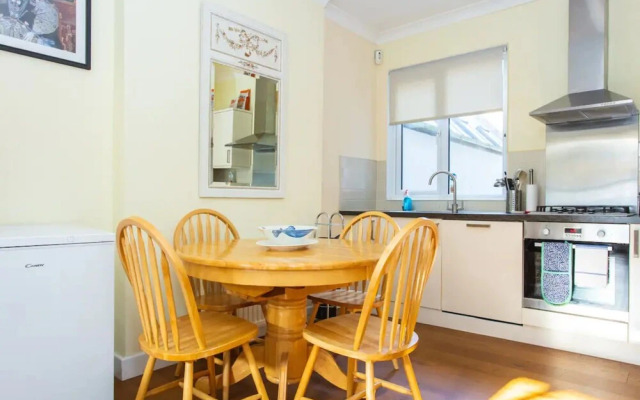 Peaceful 2 Bedroom Apartment in Affluent Fulham
