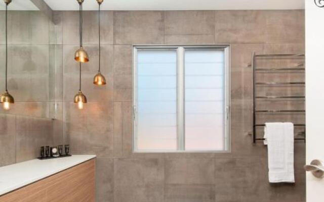 Luxury in Corlette - 4 Drungall Ave