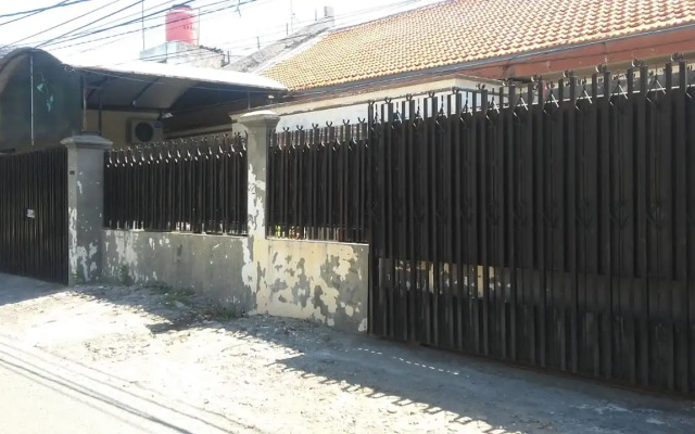 Penginapan Meli by ZUZU