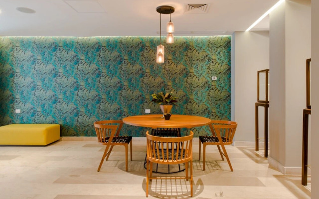 Location - 1 bdr - Rooftop Pool w Sea View - C408